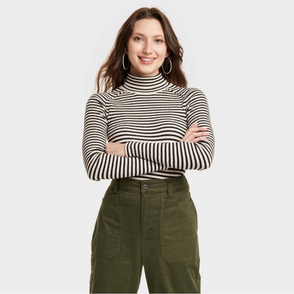 NWT Universal Thread Target Black Cream Striped Turtleneck XS